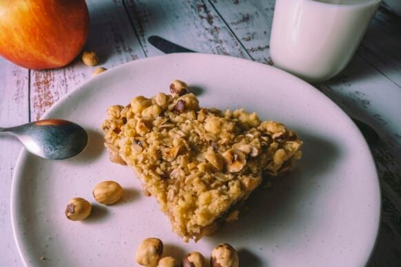 Baked Cinnamon Apples with Oat Crumble (Easy Dessert)