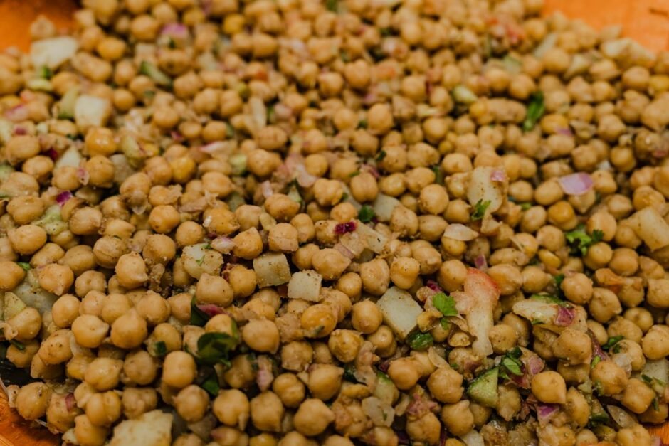 Easy Chana Chaat for Iftar (Pakistani Chickpea Salad)
