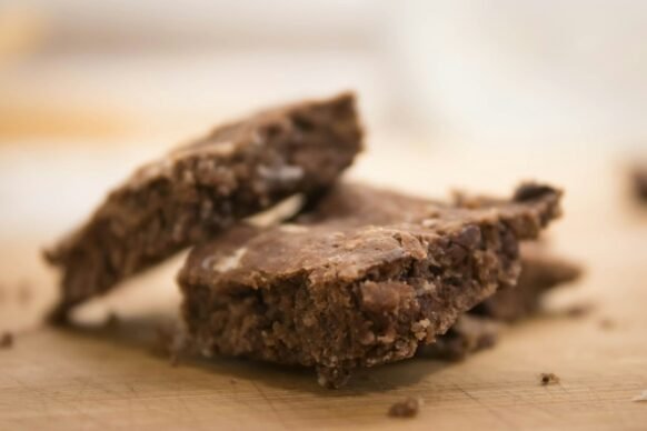 No-Bake Chocolate Oat Bars with Peanut Butter