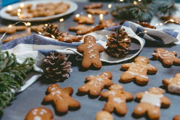 Soft Gingerbread Cookies: Easy Christmas Recipe with Warm Spices
