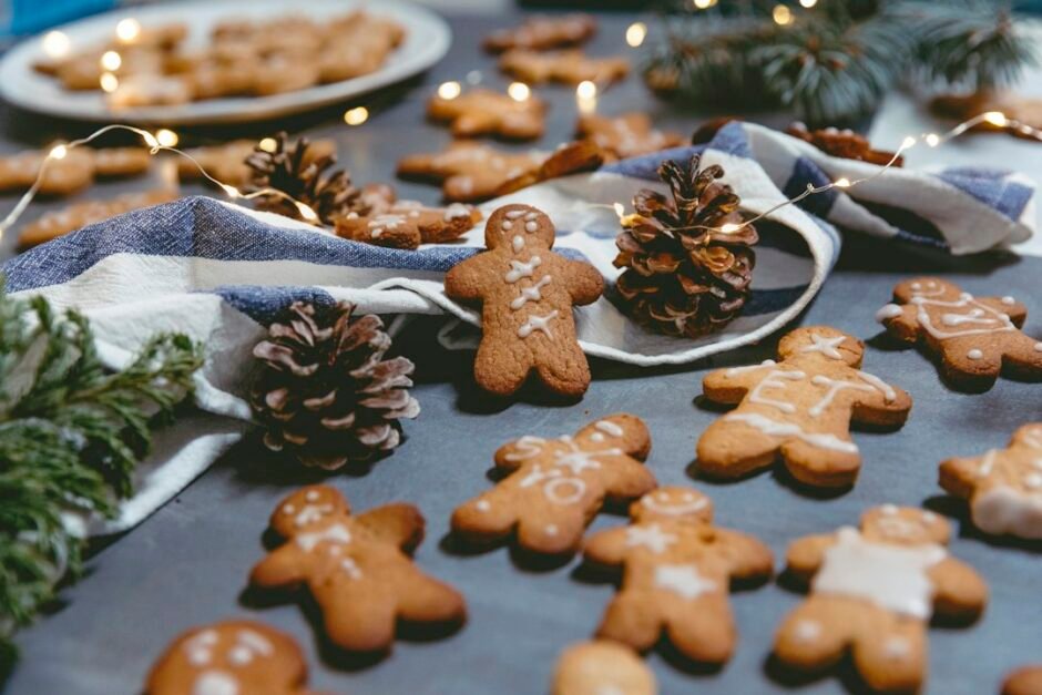 Soft Gingerbread Cookies: Easy Christmas Recipe with Warm Spices