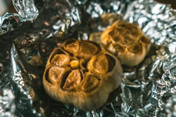 How to Roast Garlic in the Oven (Soft, Sweet Garlic Cloves)
