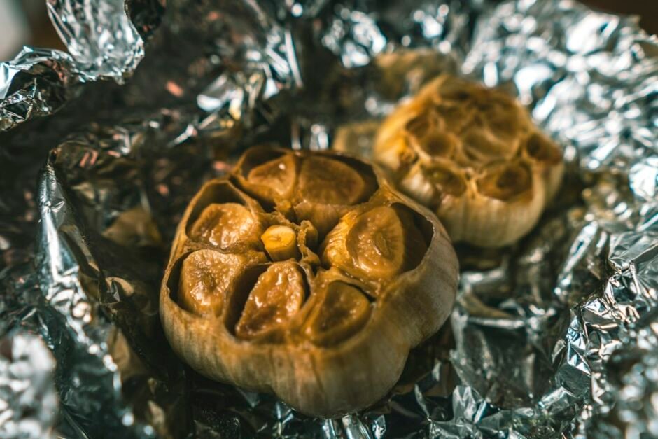 How to Roast Garlic in the Oven (Soft, Sweet Garlic Cloves)