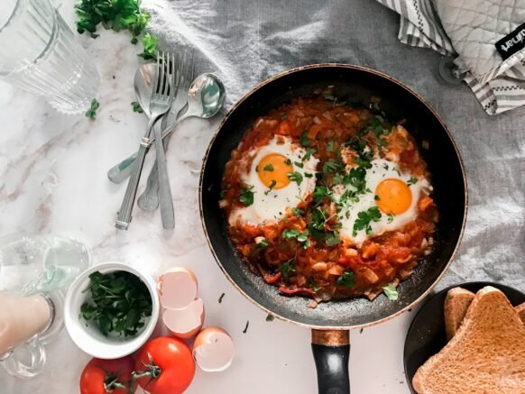 Easy Shakshuka Recipe (Eggs in Spiced Tomato Sauce)